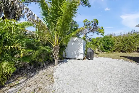 116 Avenida La Palma Nokomis FL 34275
