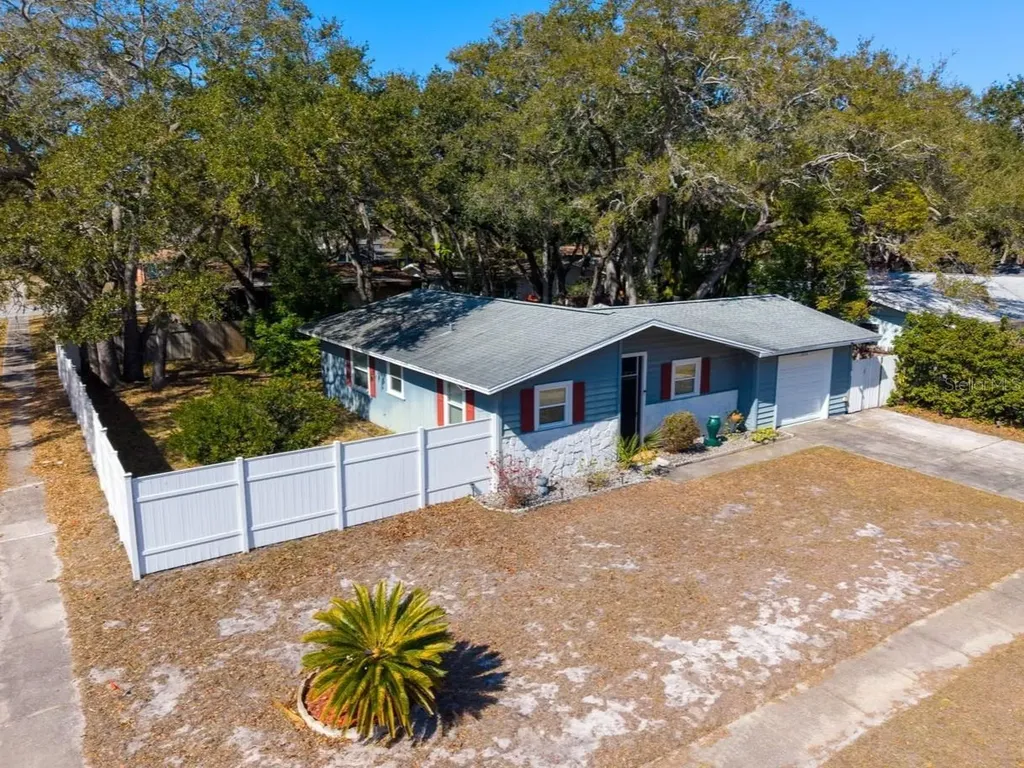 2056 Red Cedar Lane E Clearwater FL 33763