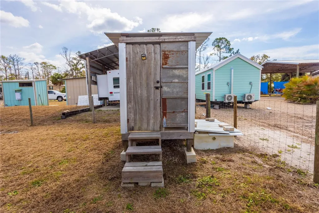 507 4th Street NW Steinhatchee FL 32359