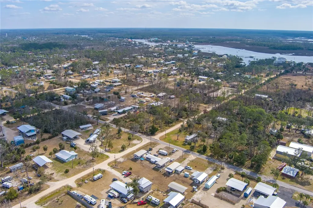 507 4th Street NW Steinhatchee FL 32359