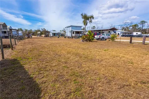 507 4th Street NW Steinhatchee FL 32359