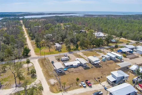 507 4th Street NW Steinhatchee FL 32359