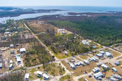 507 4th Street NW Steinhatchee FL 32359
