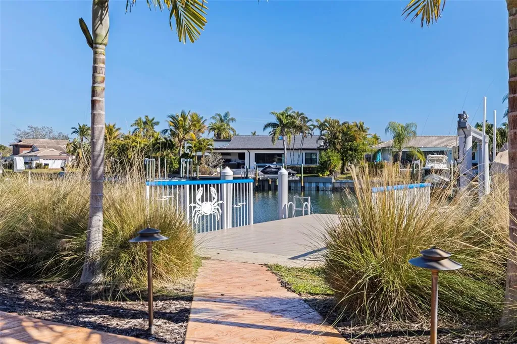 2024 Massachusetts Avenue NE St Petersburg FL 33703