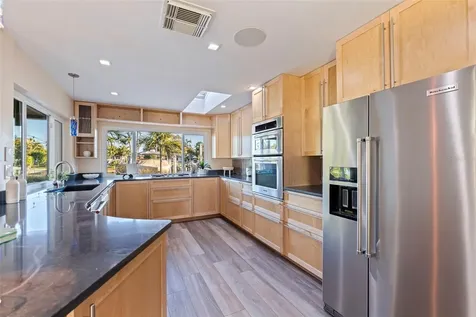 2024 Massachusetts Avenue NE St Petersburg FL 33703