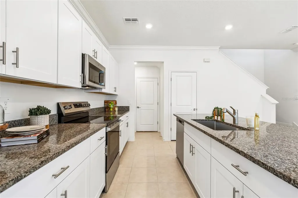 10811 Fowlers Bluff Court Tampa FL 33647