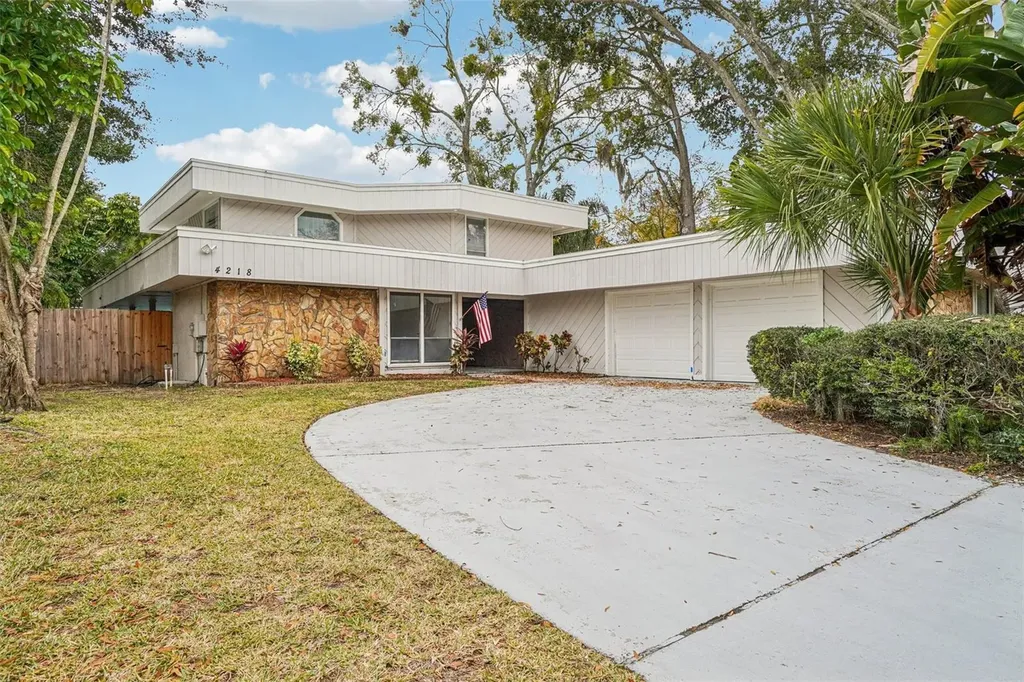4218 Water Oaks Lane Tampa FL 33618