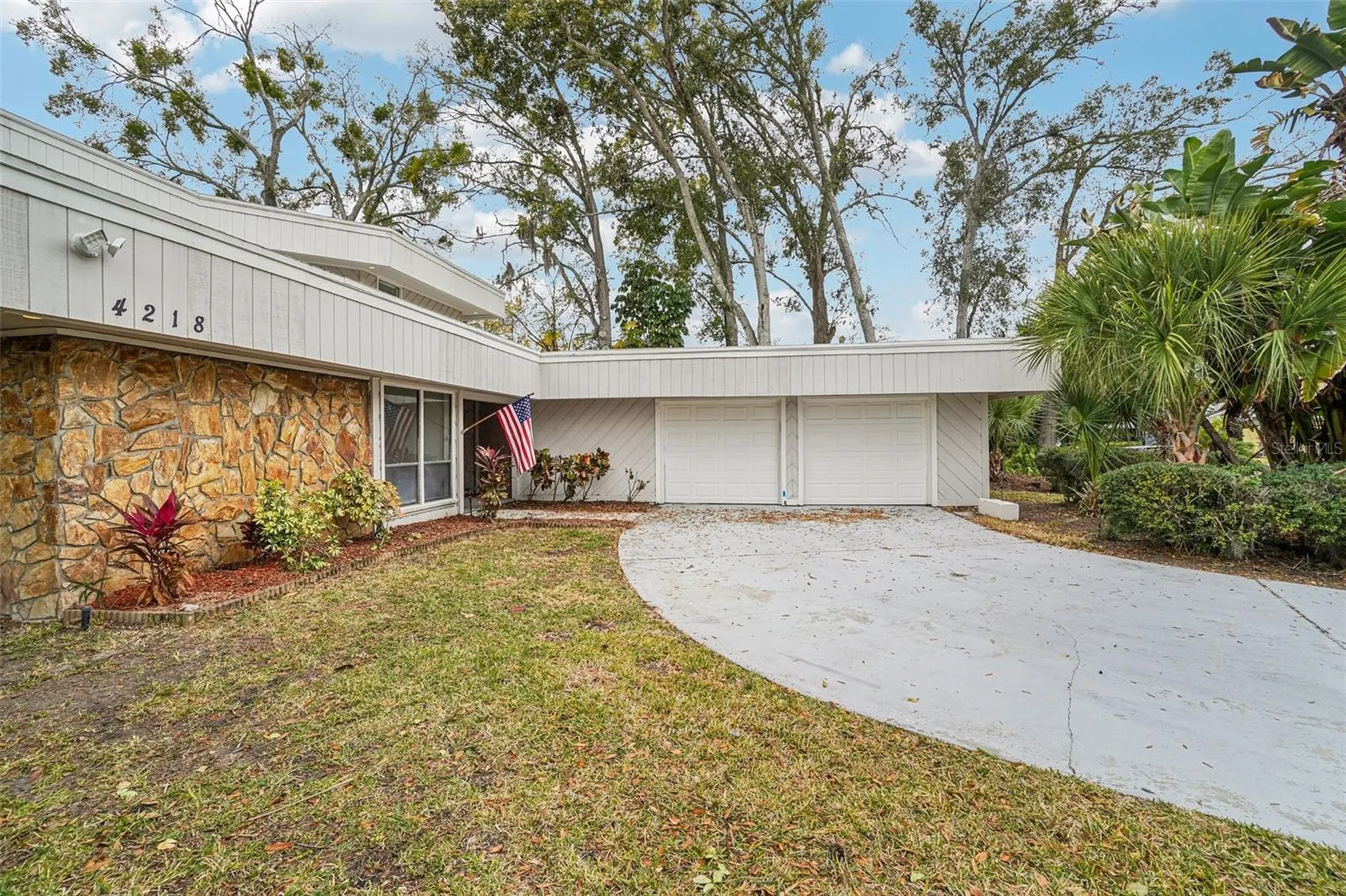 4218 Water Oaks Lane Tampa FL 33618