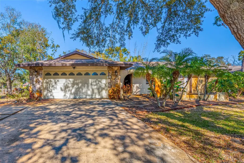 869 Seminole Boulevard Tarpon Springs FL 34689