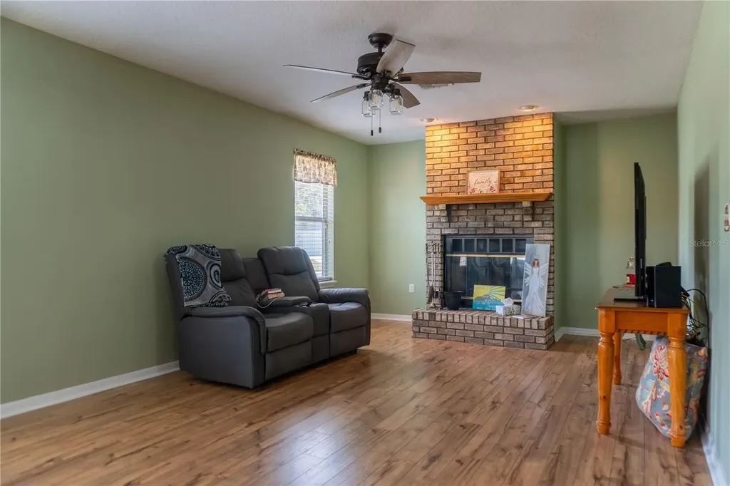 727 NE 130th Terrace Silver Springs FL 34488