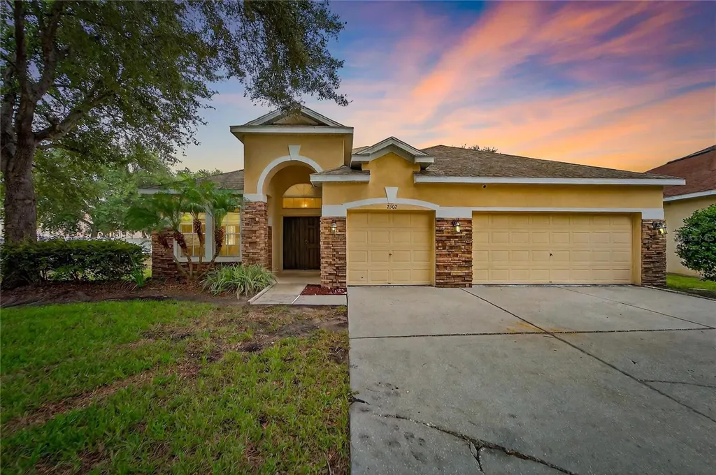 2502 Bonterra Boulevard Valrico FL 33594