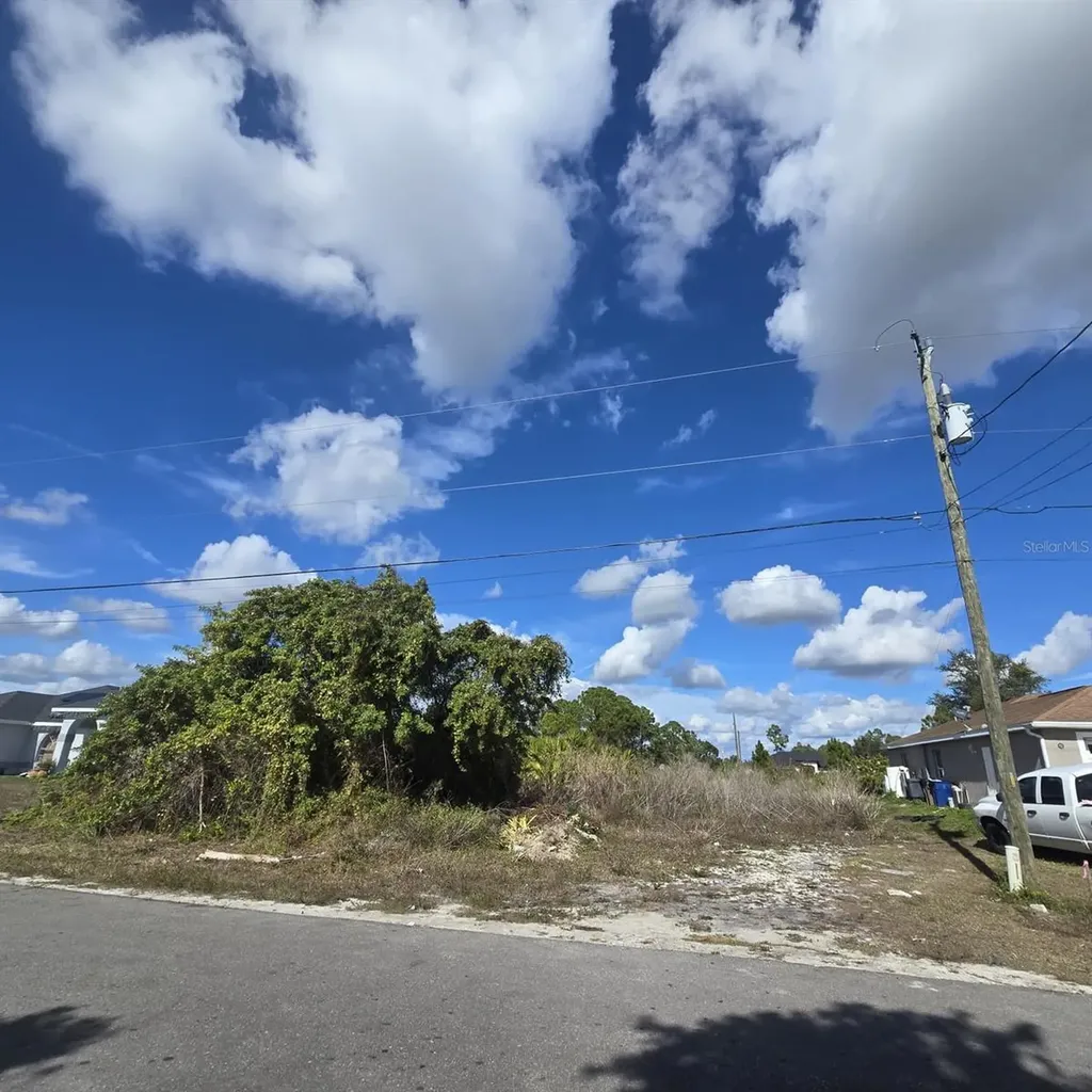 2804 E 11th Street Lehigh Acres FL 33972