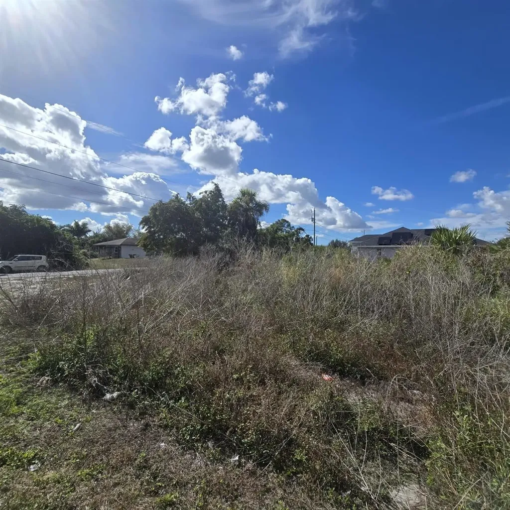 2804 E 11th Street Lehigh Acres FL 33972