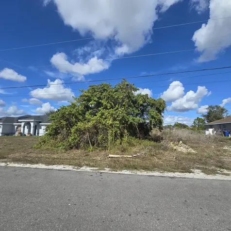 2804 E 11th Street Lehigh Acres FL 33972