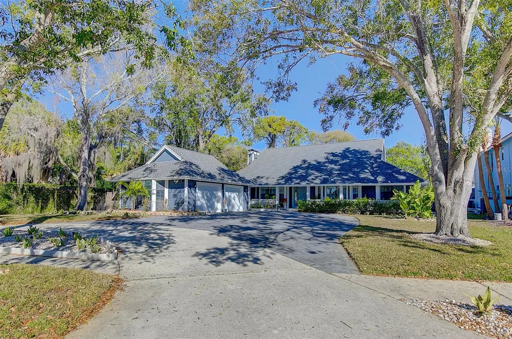 4202 Deepwater Lane Tampa FL 33615