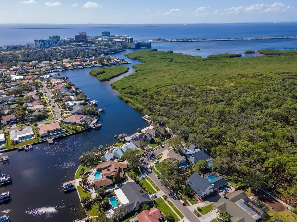 4202 Deepwater Lane Tampa FL 33615