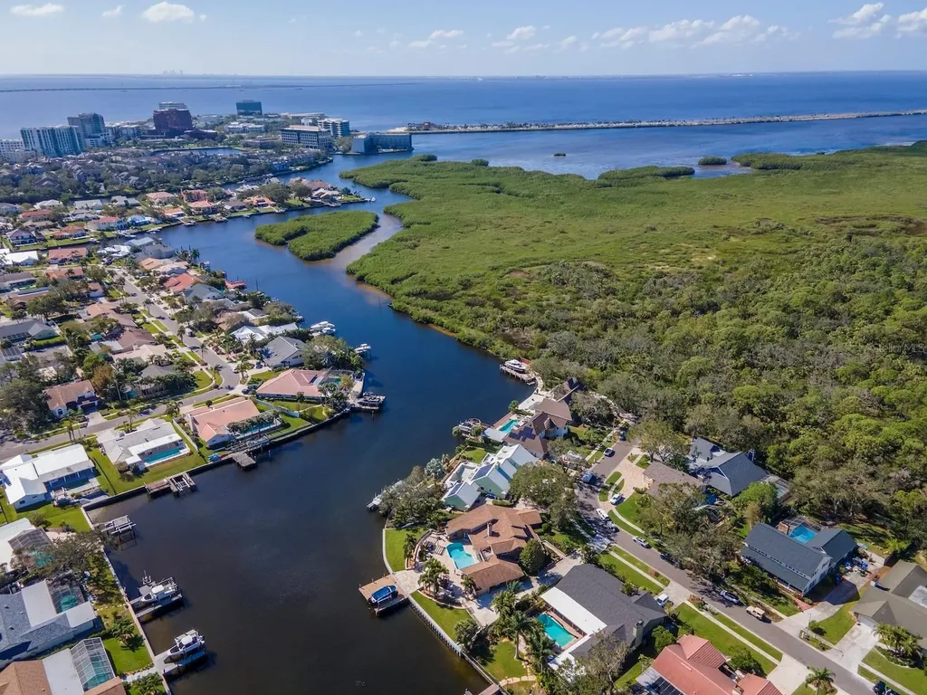 4202 Deepwater Lane Tampa FL 33615