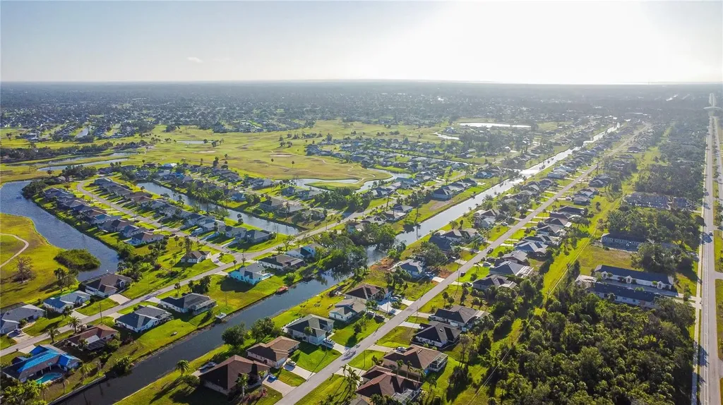 22 Mark Twain Lane Rotonda West FL 33947