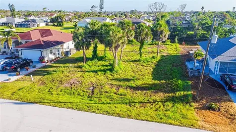 22 Mark Twain Lane Rotonda West FL 33947