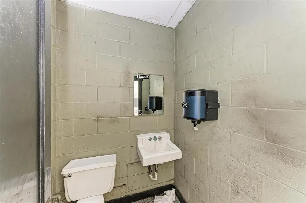 400 W Central Avenue Sarasota FL 34236