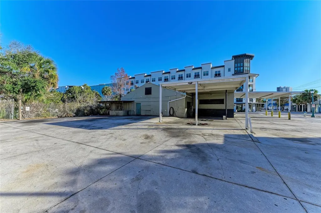 400 W Central Avenue Sarasota FL 34236