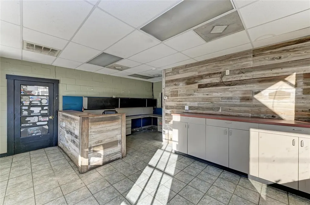 400 W Central Avenue Sarasota FL 34236