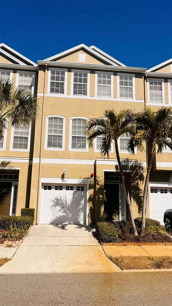 2915 Pointeview Tampa FL 33611
