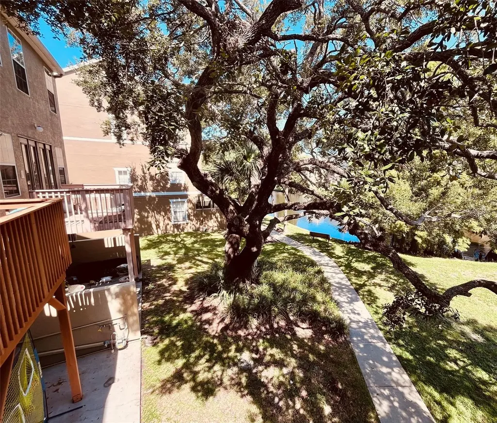 2915 Pointeview Tampa FL 33611