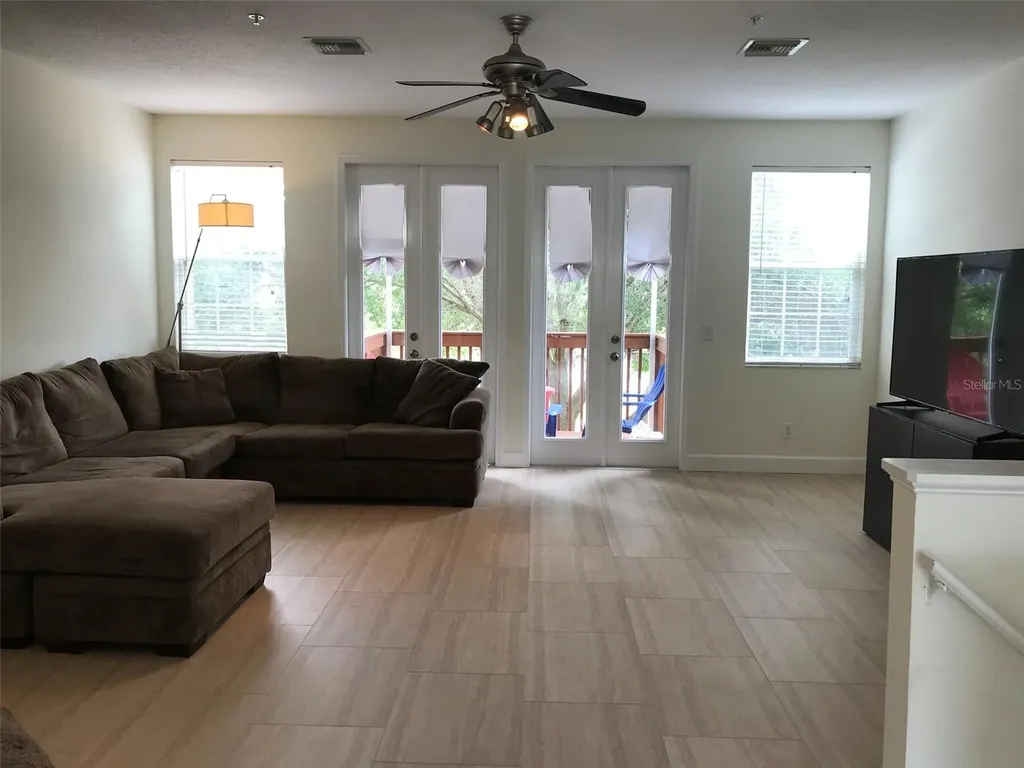 2915 Pointeview Tampa FL 33611