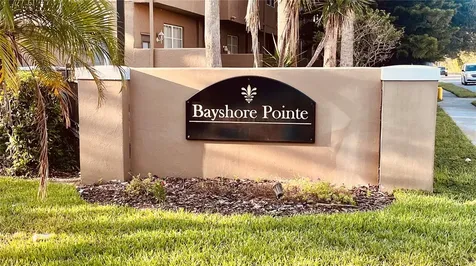 2915 Pointeview Tampa FL 33611