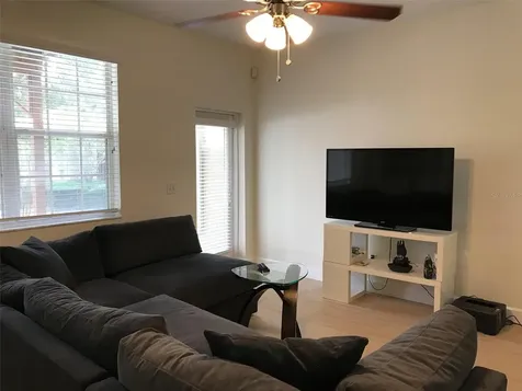 2915 Pointeview Tampa FL 33611