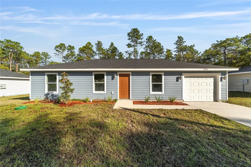 3 Fisher Trace Course Ocklawaha FL 32179