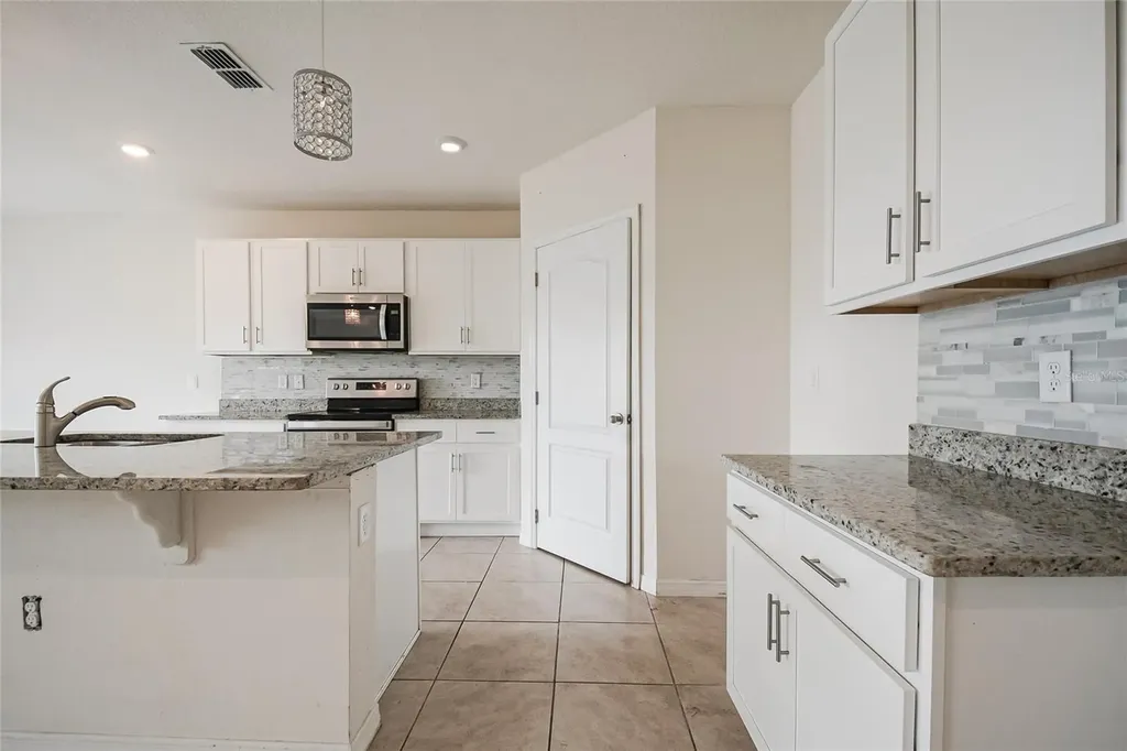 2340 Canyon Oak Drive Davenport FL 33837