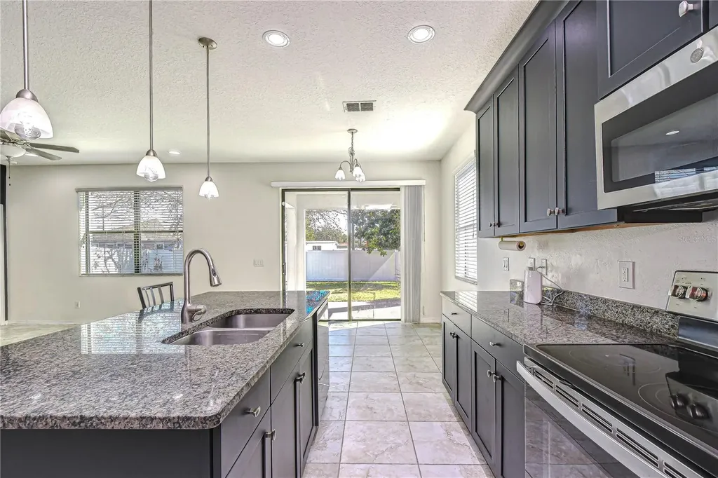4736 Woods Landing Lane Tampa FL 33619