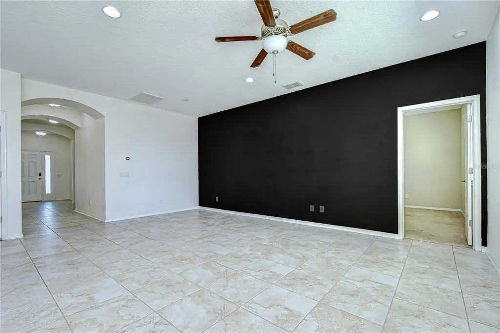 4736 Woods Landing Lane Tampa FL 33619