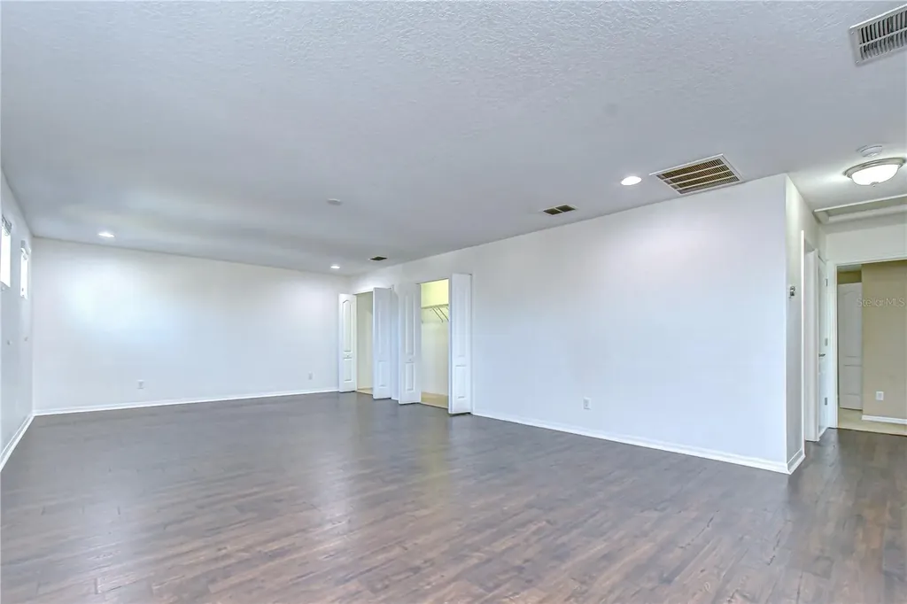 4736 Woods Landing Lane Tampa FL 33619