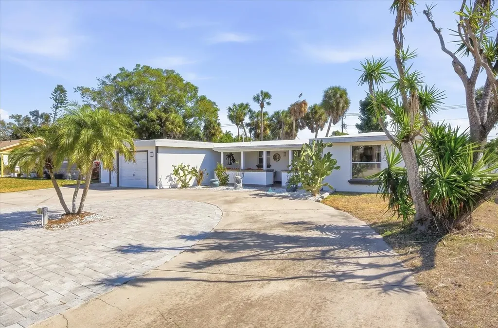 6035 Hopkins Drive N Bradenton FL 34207