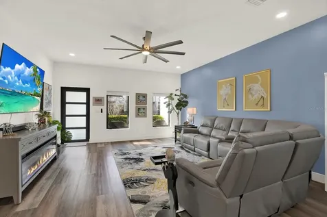 6203 64th Way N Pinellas Park FL 33781