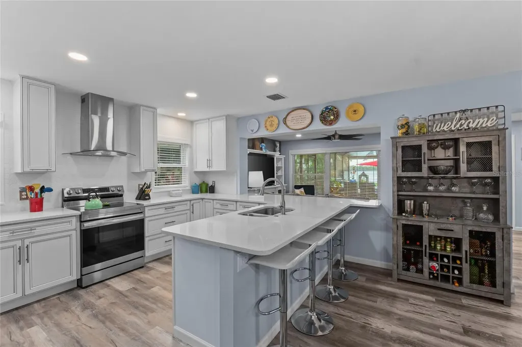 297 Lakeview Drive Tarpon Springs FL 34689
