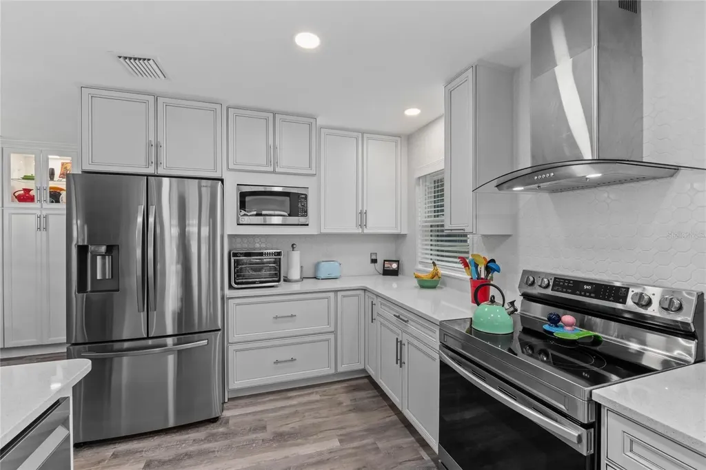 297 Lakeview Drive Tarpon Springs FL 34689