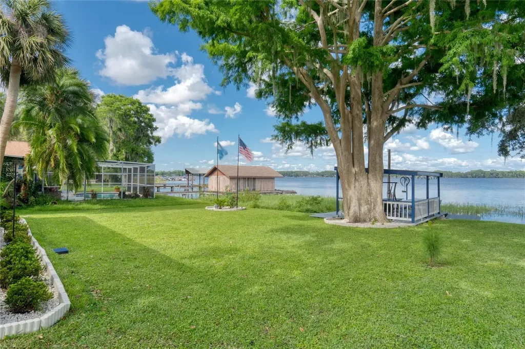 297 Lakeview Drive Tarpon Springs FL 34689