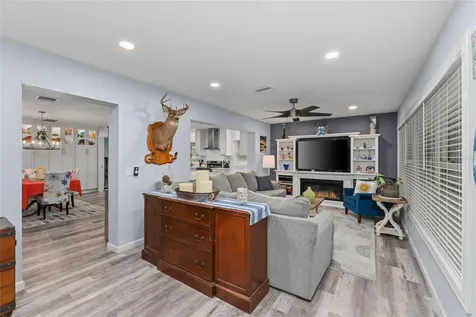 297 Lakeview Drive Tarpon Springs FL 34689
