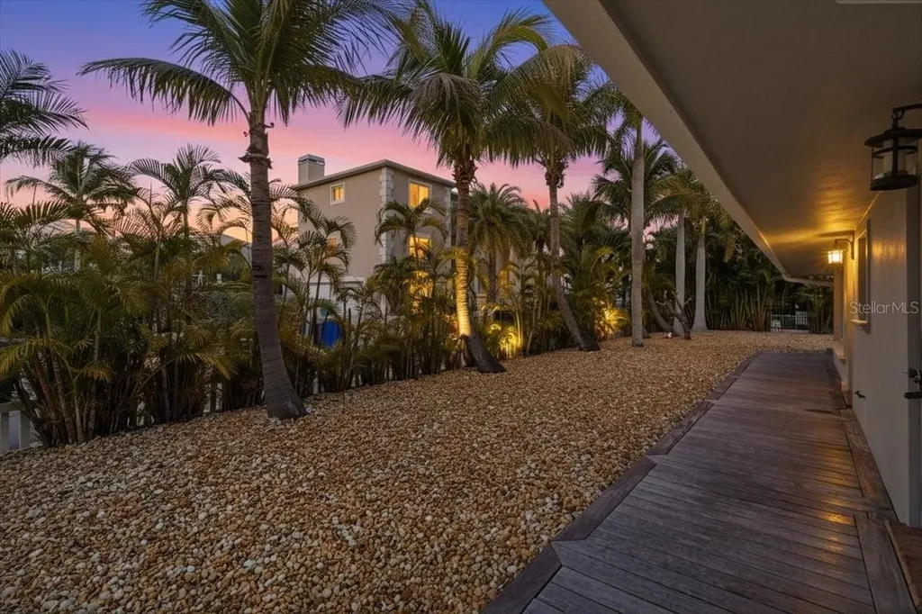 834 Jungle Queen Way Longboat Key FL 34228
