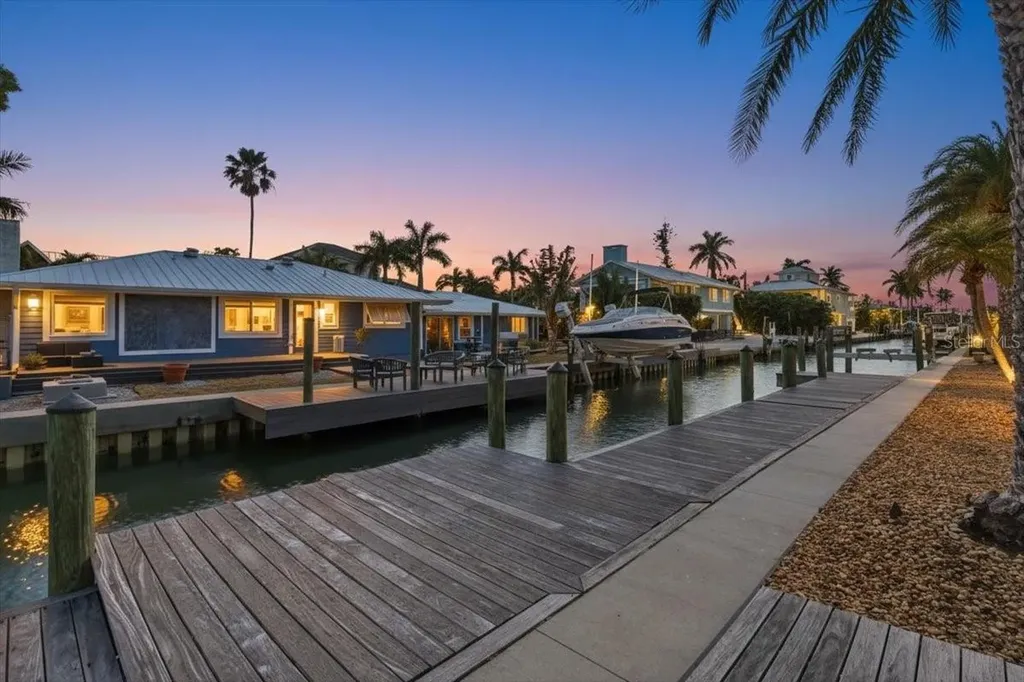 834 Jungle Queen Way Longboat Key FL 34228