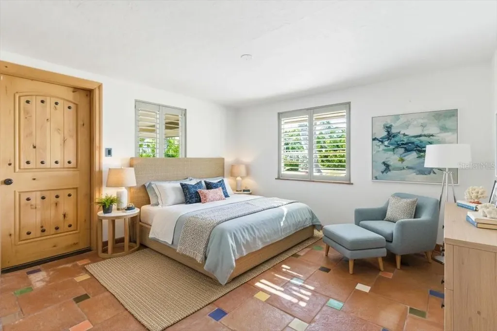 834 Jungle Queen Way Longboat Key FL 34228