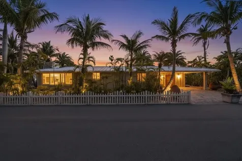 834 Jungle Queen Way Longboat Key FL 34228