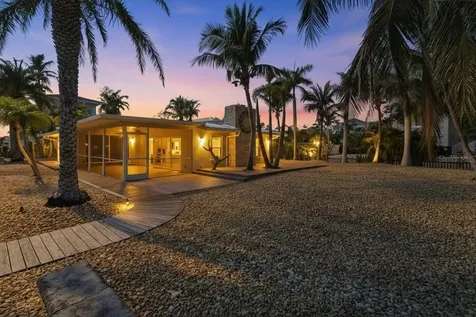834 Jungle Queen Way Longboat Key FL 34228