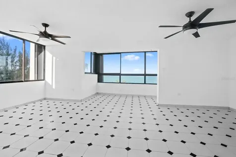 4123 Av Isla Verde Carolina PR 00979