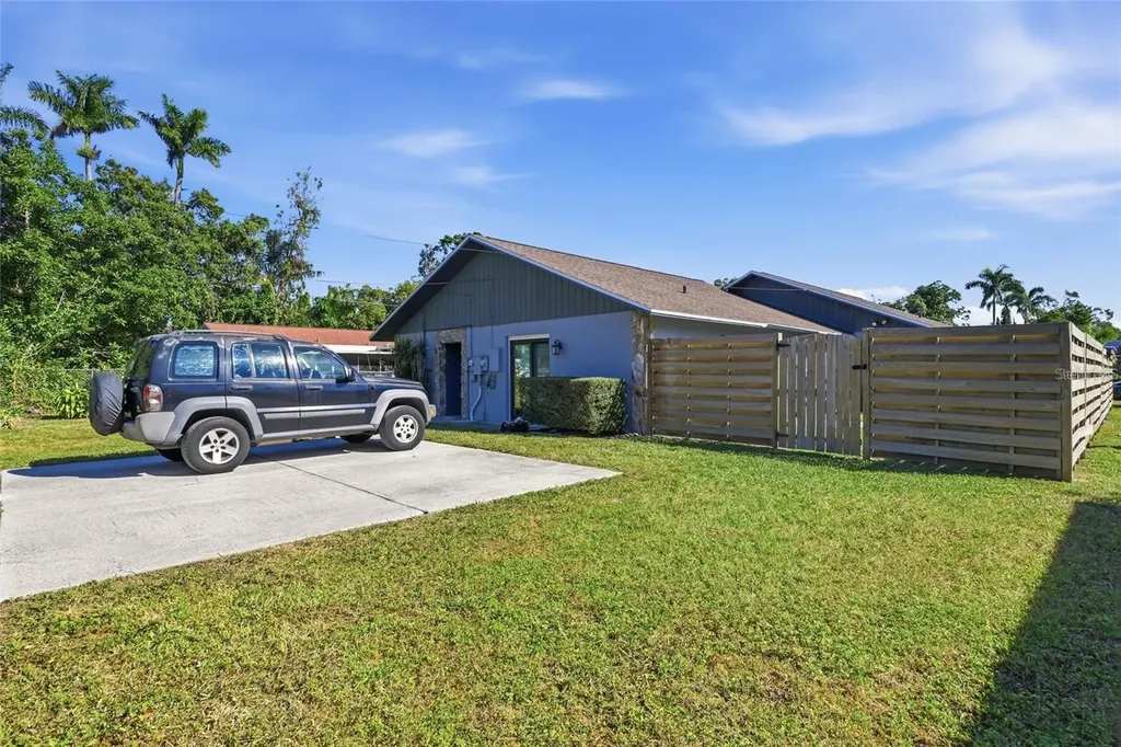 1524 & 1528 28th Street W Bradenton FL 34205