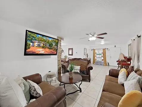 3306 E Chelsea Street Tampa FL 33610